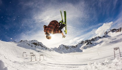 开云体育网址-未来“足球皇者”崭露头角：新星引领潮流，足球皇家俱乐部